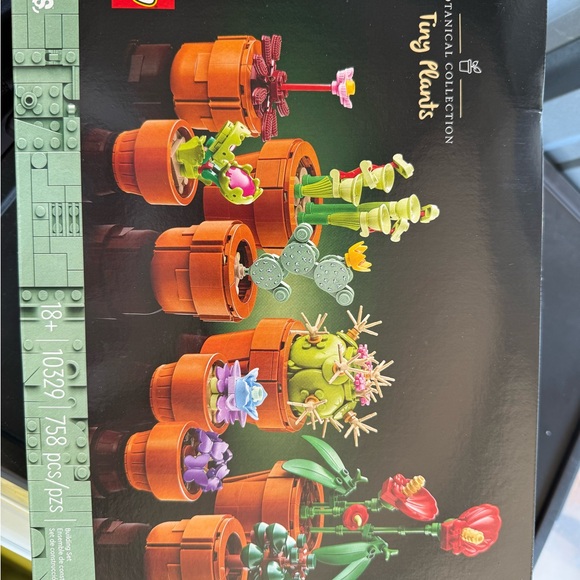 LEGO Botanical Collection Vibrant Plant Set - Picture 1 of 2